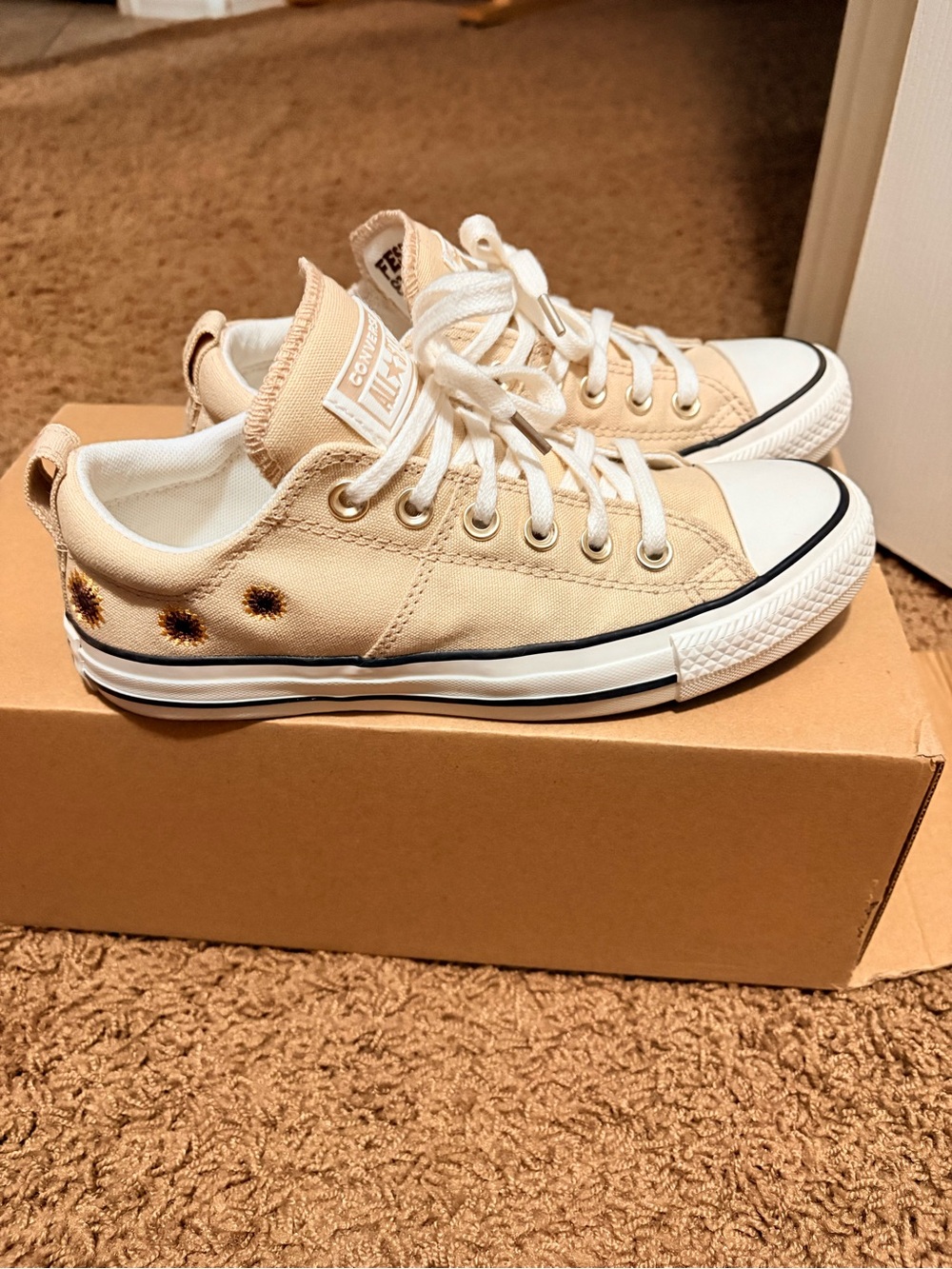 **never worn** 
Converse Low Top Sneakers in Beige with Sunflower Embroidery